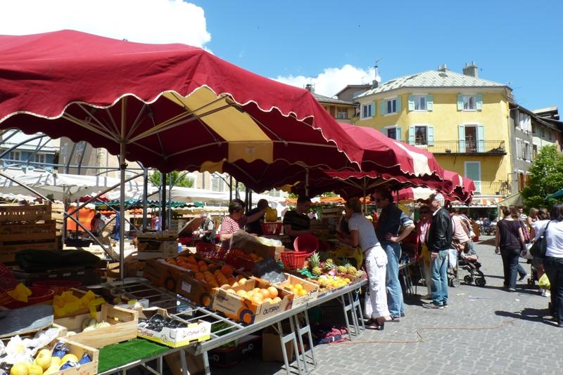 Marché local autour de Serre-Ponçon